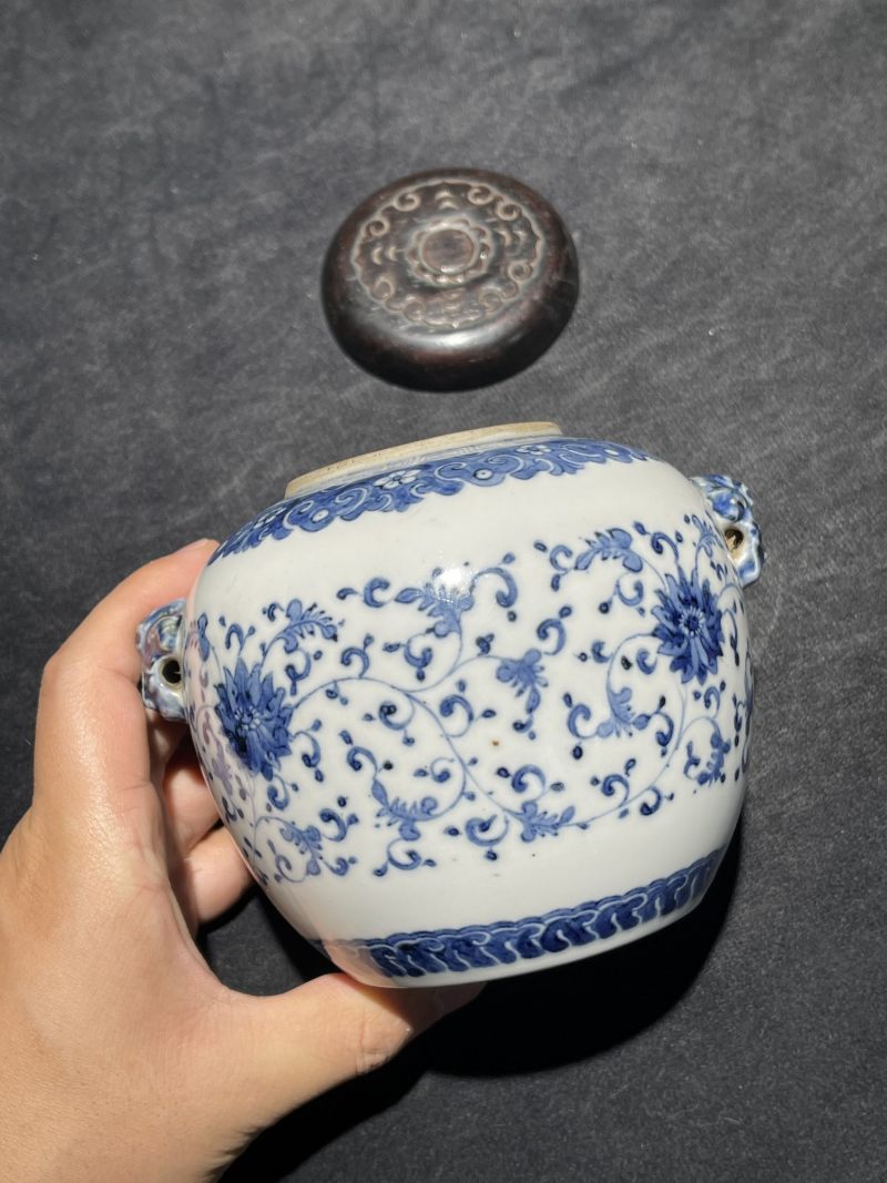 清乾隆 青花缠枝莲铺首罐 - 图2