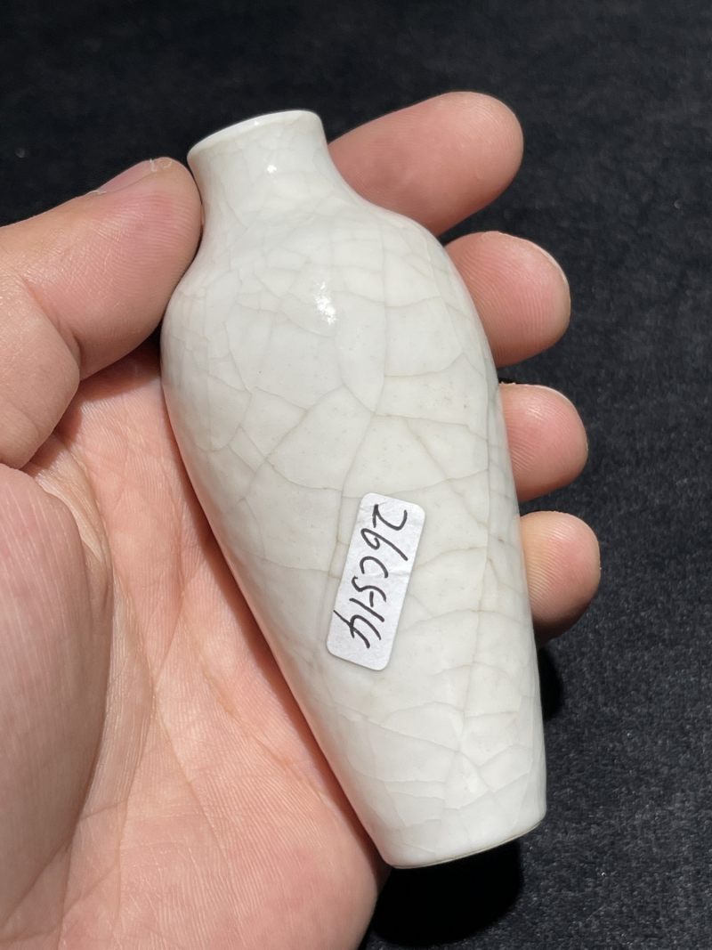 清乾隆 浆胎仿定小莱菔瓶 - 图4