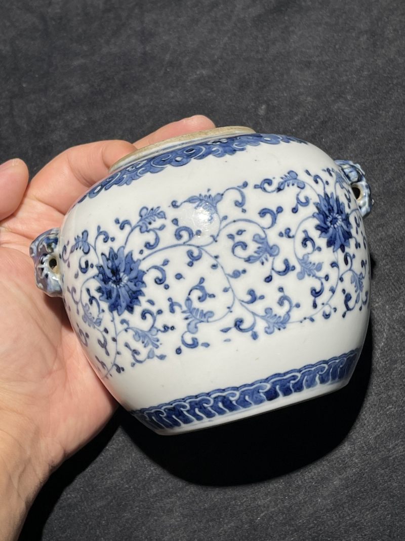 清乾隆 青花缠枝莲铺首罐 - 图4