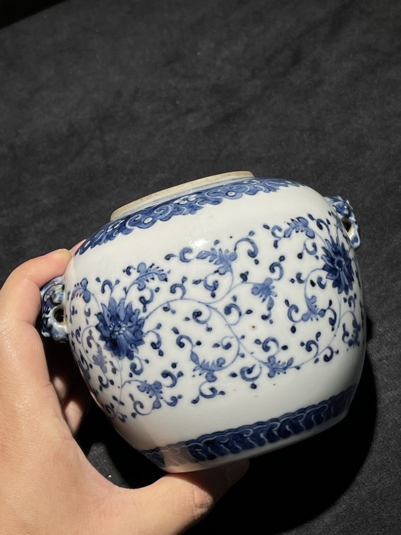 清乾隆 青花缠枝莲铺首罐 - 图6