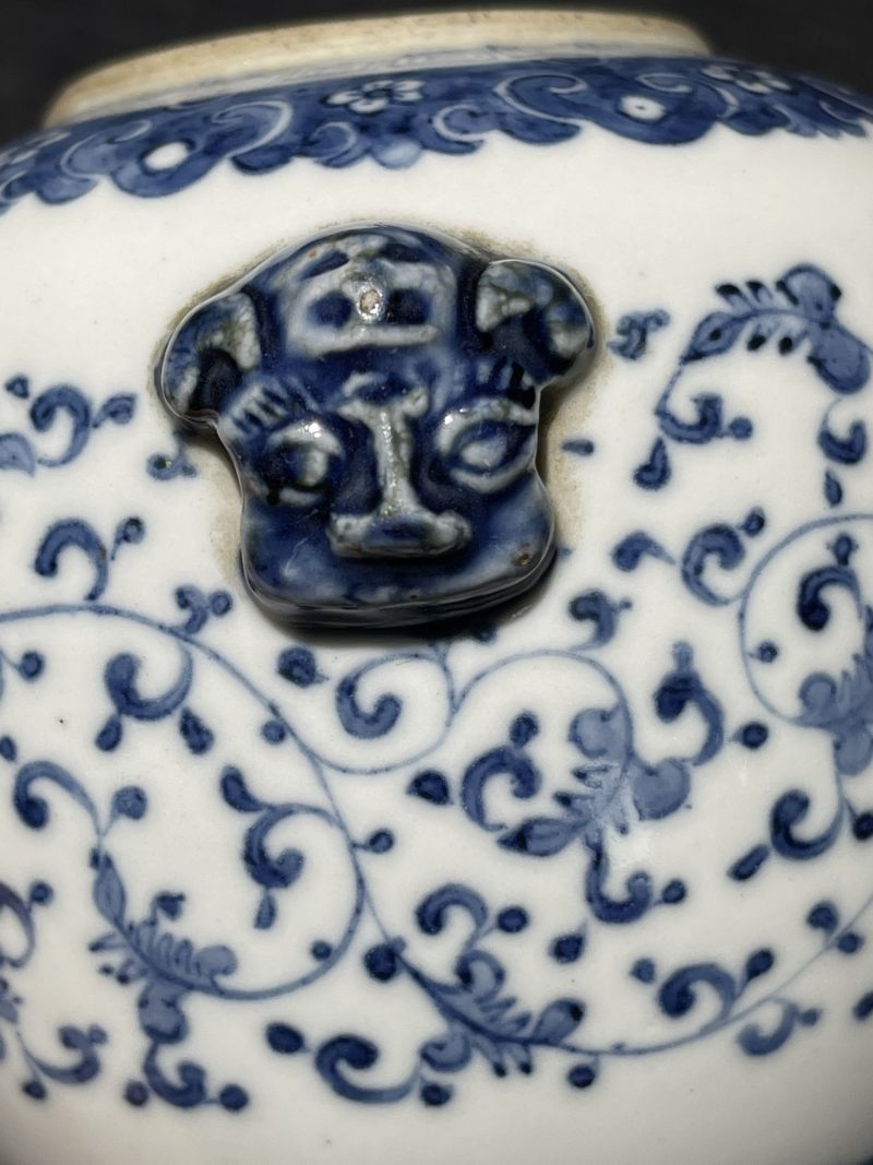 清乾隆 青花缠枝莲铺首罐 - 图7