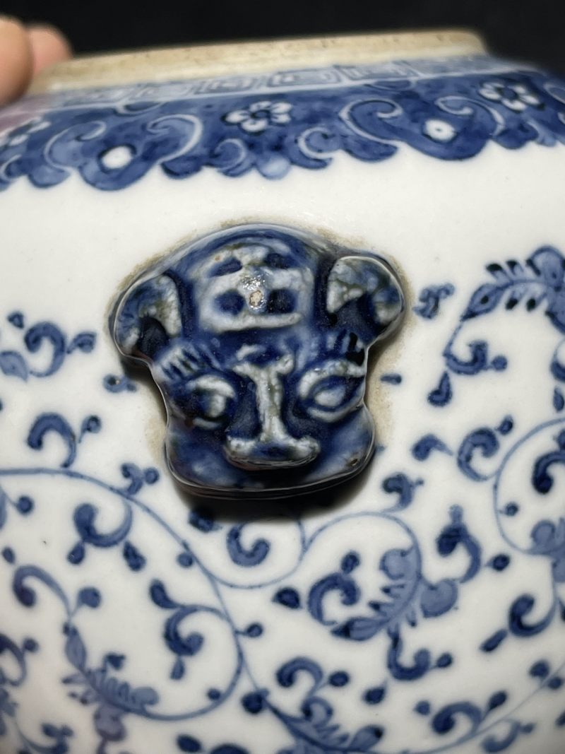 清乾隆 青花缠枝莲铺首罐 - 图9
