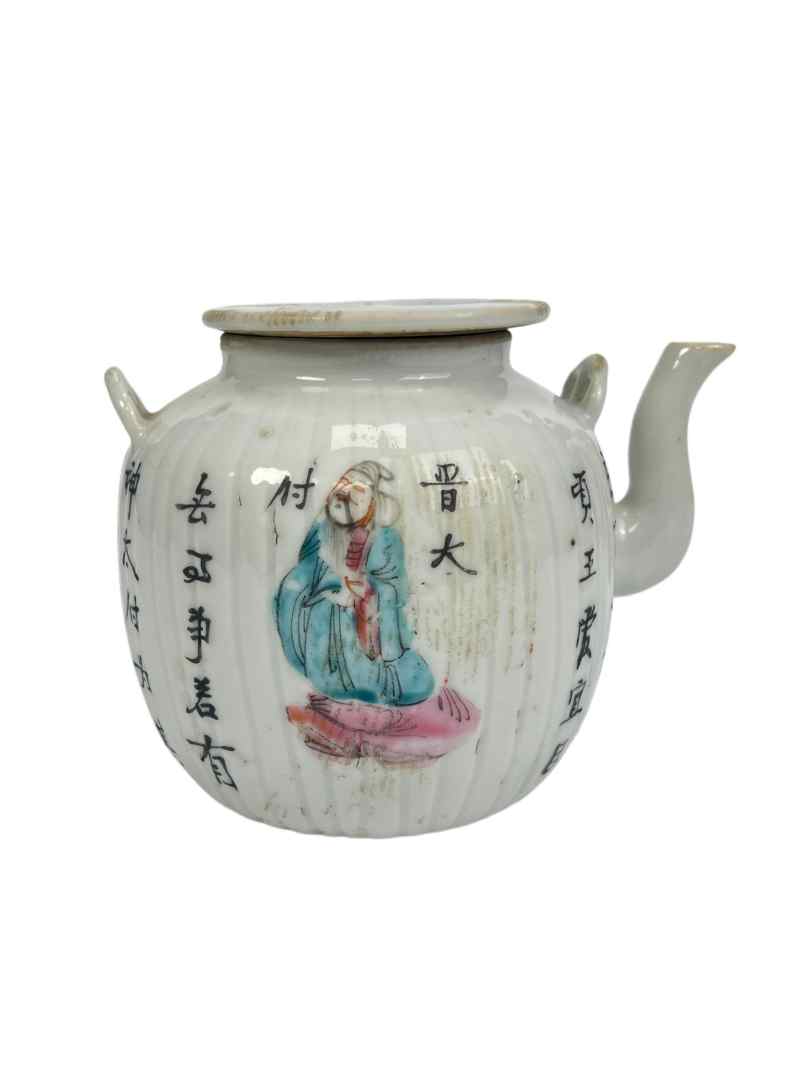 XYB046  清晚期 粉彩无双谱诗文瓜棱壶 - 图1