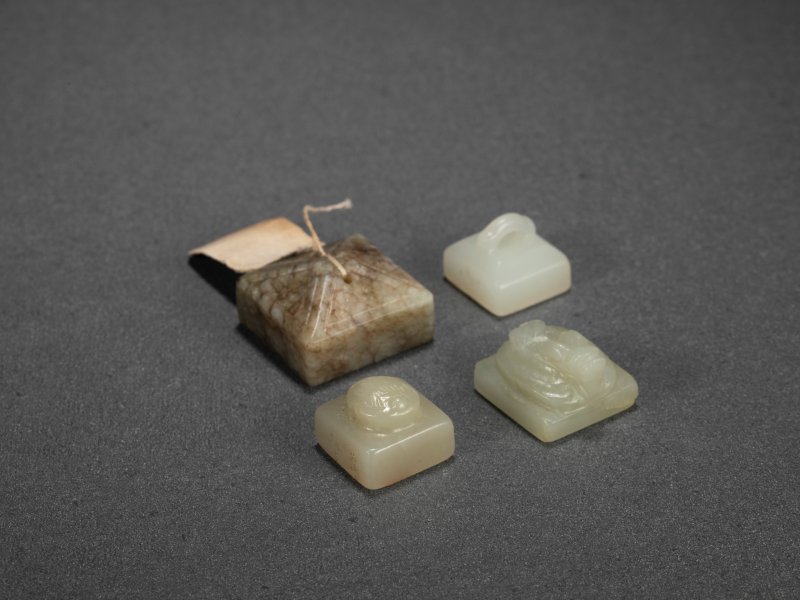明 白玉印章一组四件