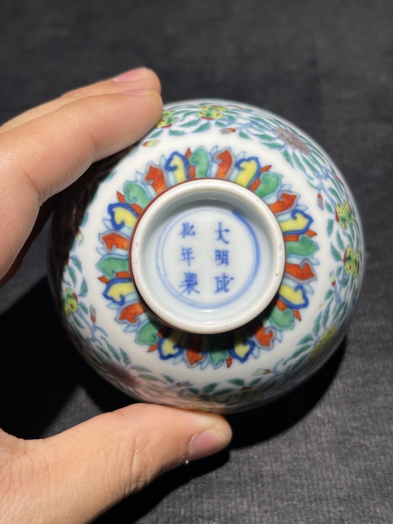 清雍正 斗彩缠枝花果纹小杯 - 图9