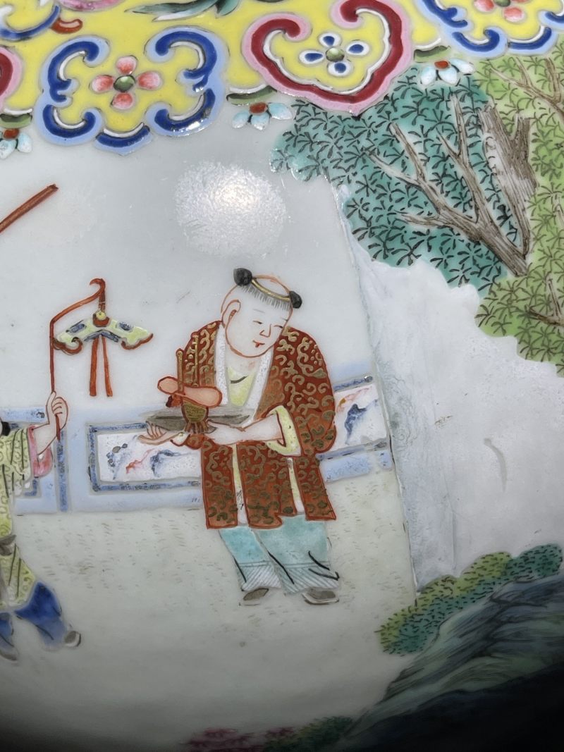 清嘉庆 洋彩婴戏纹双耳瓶 - 图7