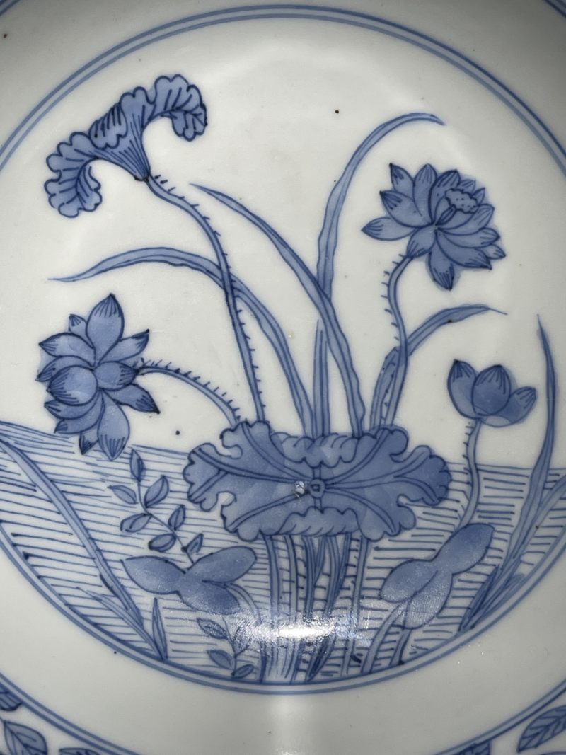 清早期 青花莲池纹盘 - 图3