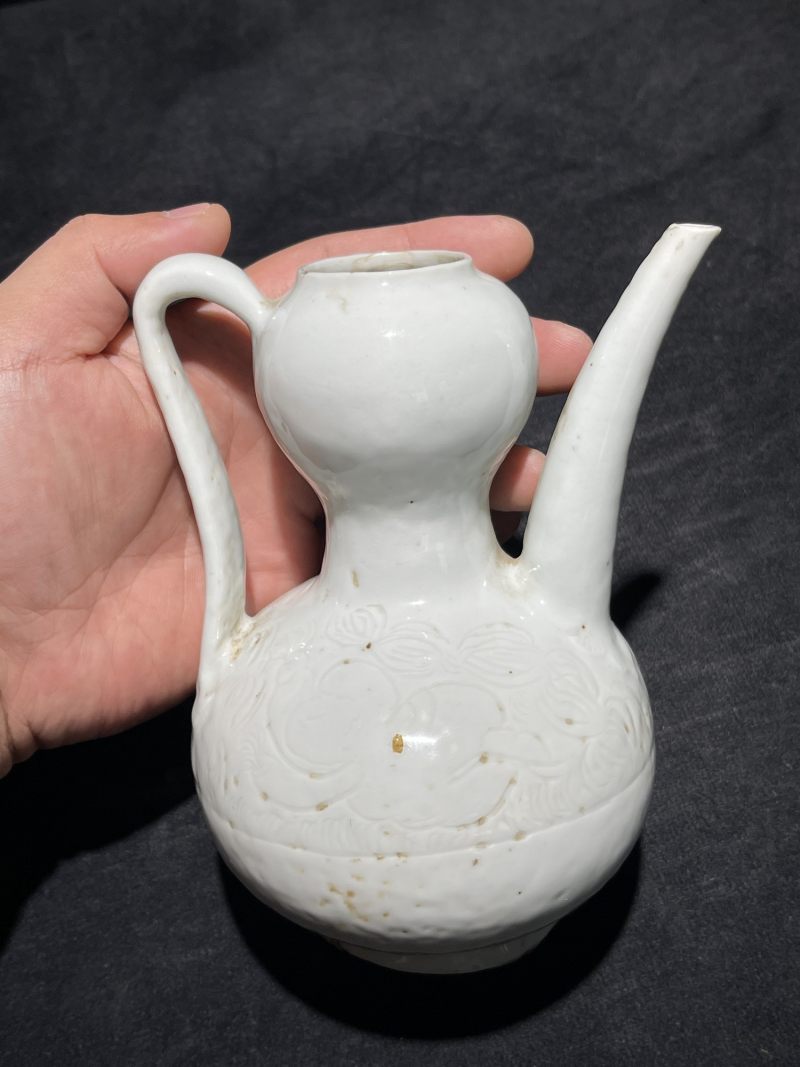 明代 白釉暗刻花卉葫芦型执壶 - 图2