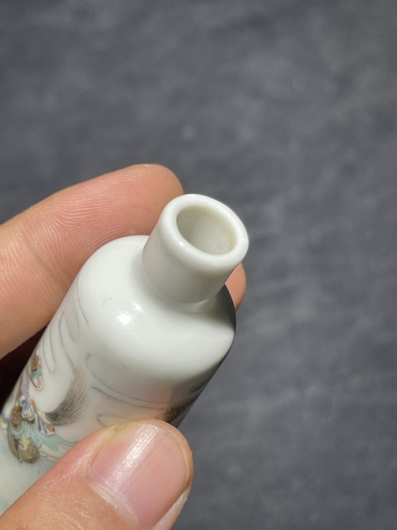 清乾隆 粉彩人物故事纹鼻烟壶 - 图5