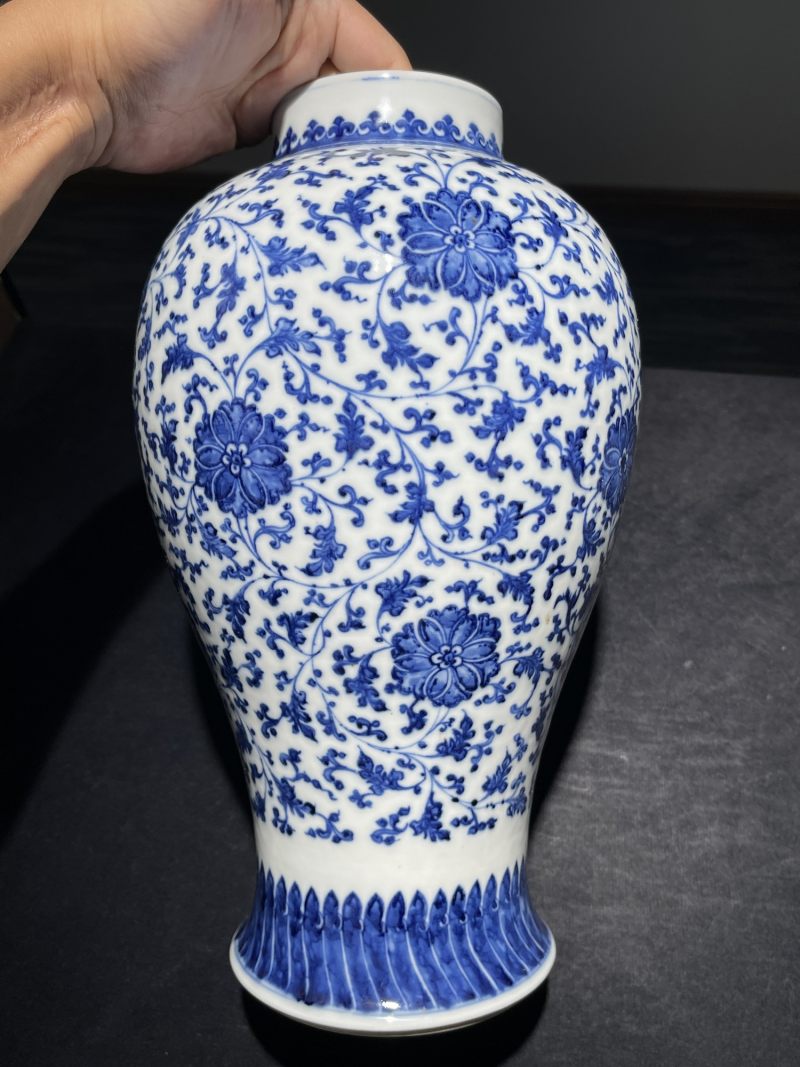 清乾隆 青花缠枝莲纹将军罐 - 图4