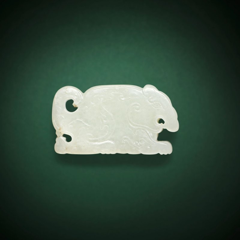 十八世紀 青玉貘形佩 | A PALE GREEN JADE TAPIR PENDANT - 图4