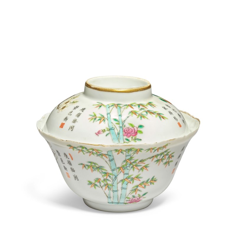 清晚期 粉彩描金歲寒三友紋蓋盌 | A FAMILLE ROSE AND GILT-DECORATED 'THREE FRIENDS' BOWL AND COVER - 图5