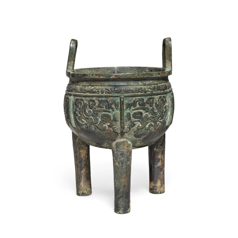 清或更早 銅三足鼎 | A BRONZE TRIPOD FOOD VESSEL, DING
