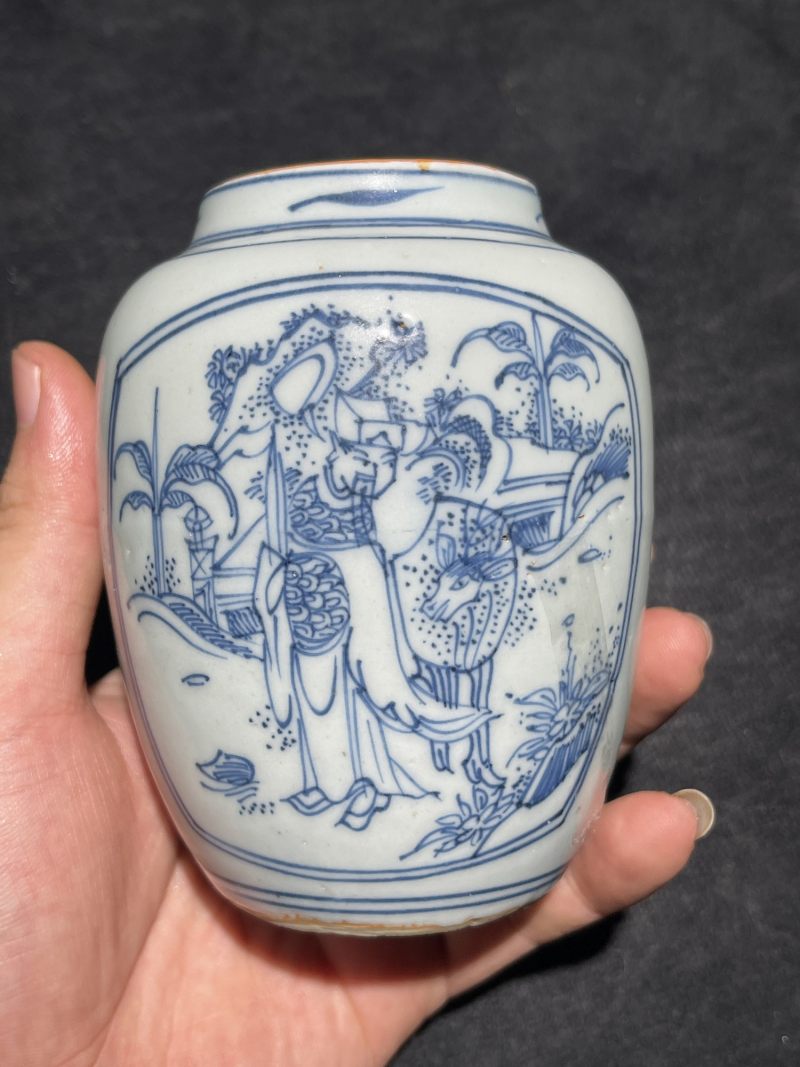 明万历 青花铁线描高官厚禄纹莲子罐 - 图3