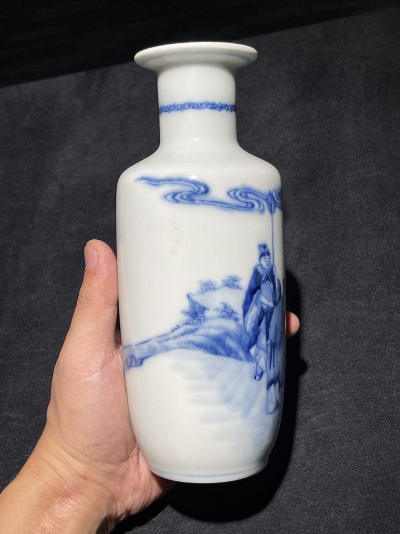 民国 霭生胎青花孝感动天纹小棒槌瓶 - 图4