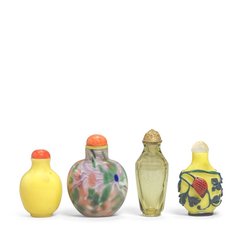十九世紀 料鼻烟壺四件 | A GROUP OF FOUR GLASS SNUFF BOTTLES - 图1