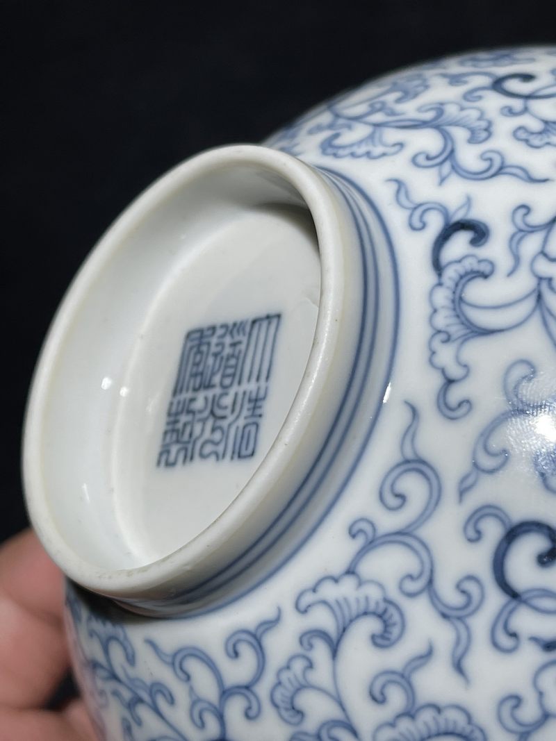 清道光 青花淡描缠枝莲纹碗 - 图10