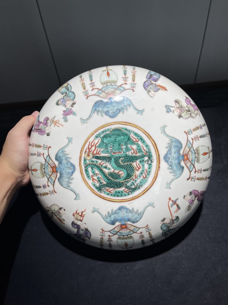 清中期 粉彩人物纹大捧盒 - 图2