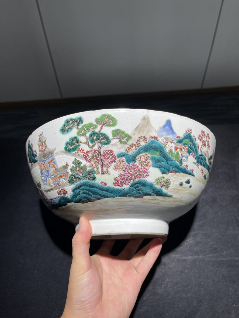清乾隆 粉彩山水纹大碗 - 图3