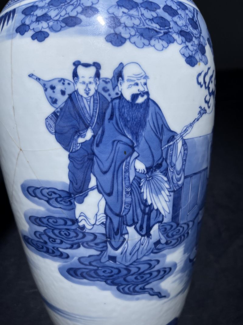 清乾隆 青花汉钟离度吕洞宾纹观音瓶 - 图7