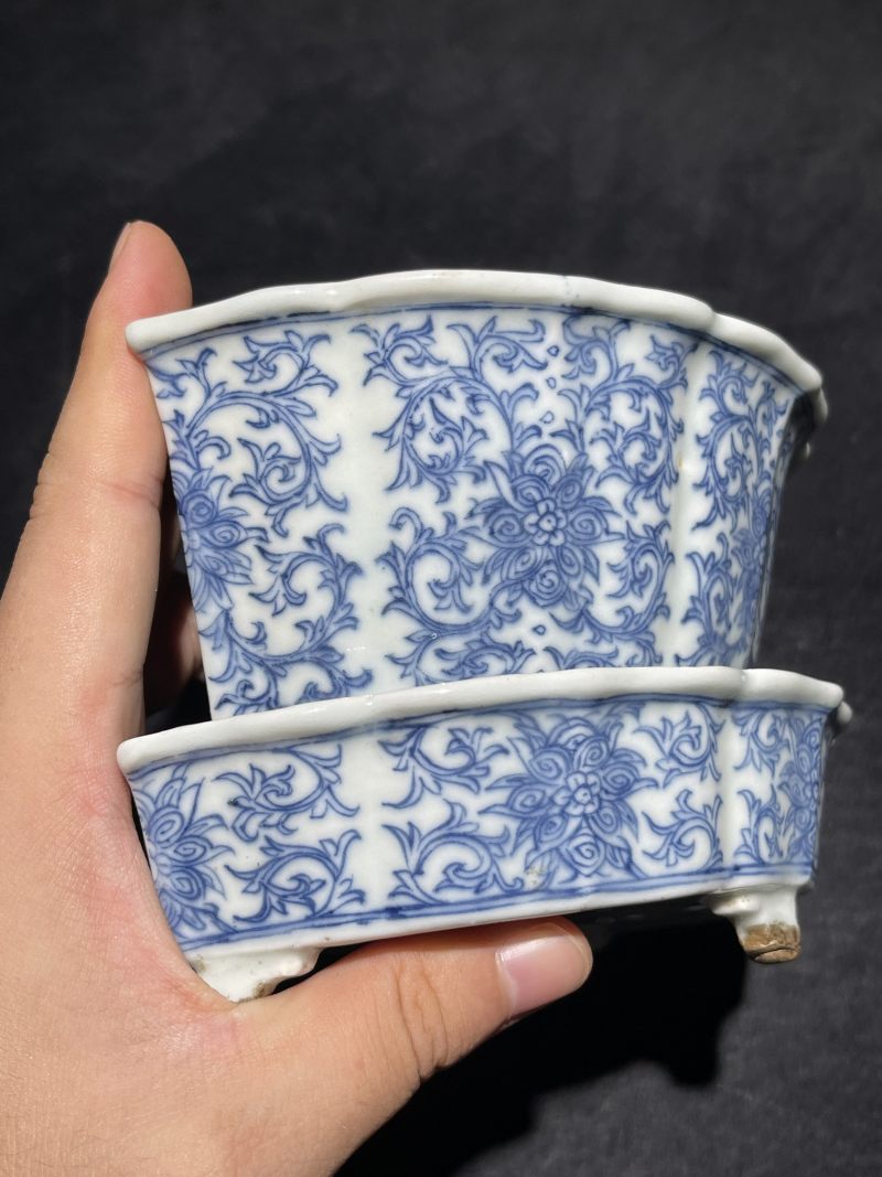 清中期 青花缠枝莲壁瓶一对 - 图3