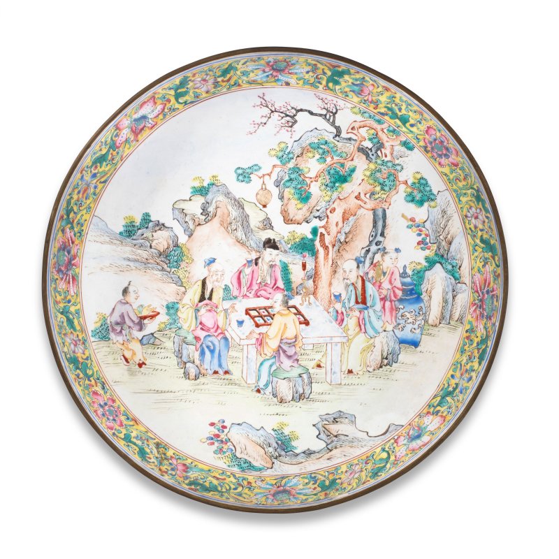 清乾隆 銅胎畫琺琅高士圖盤 | A PAINTED ENAMEL FAMILLE ROSE 'IMMORTALS' DISH - 图3