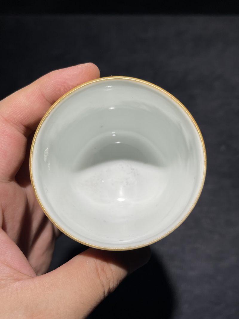 清雍正 广珐琅满大人纹盖杯、碟一套 - 图7