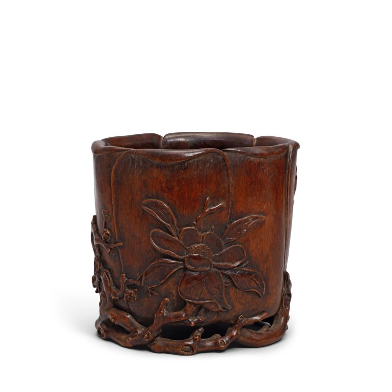 清中期 黃花梨雕玉蘭梅花紋筆筒 | A LARGE HUANGHUALI 'MAGNOLIA' BRUSHPOT, BITONG - 图2
