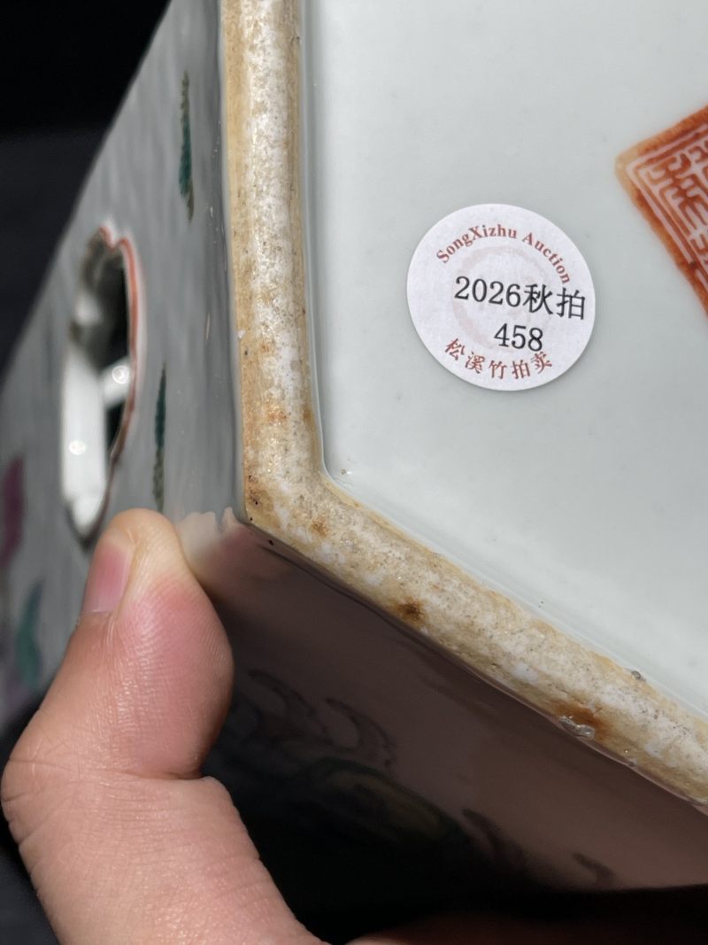 清光绪 粉彩八蛮进宝海棠镂空六方帽筒一对 - 图11