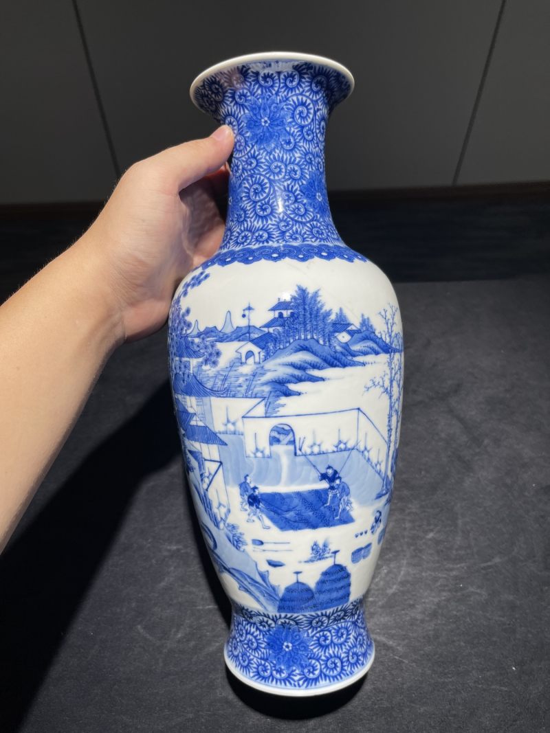 民国 青花人物故事纹瓶 - 图2