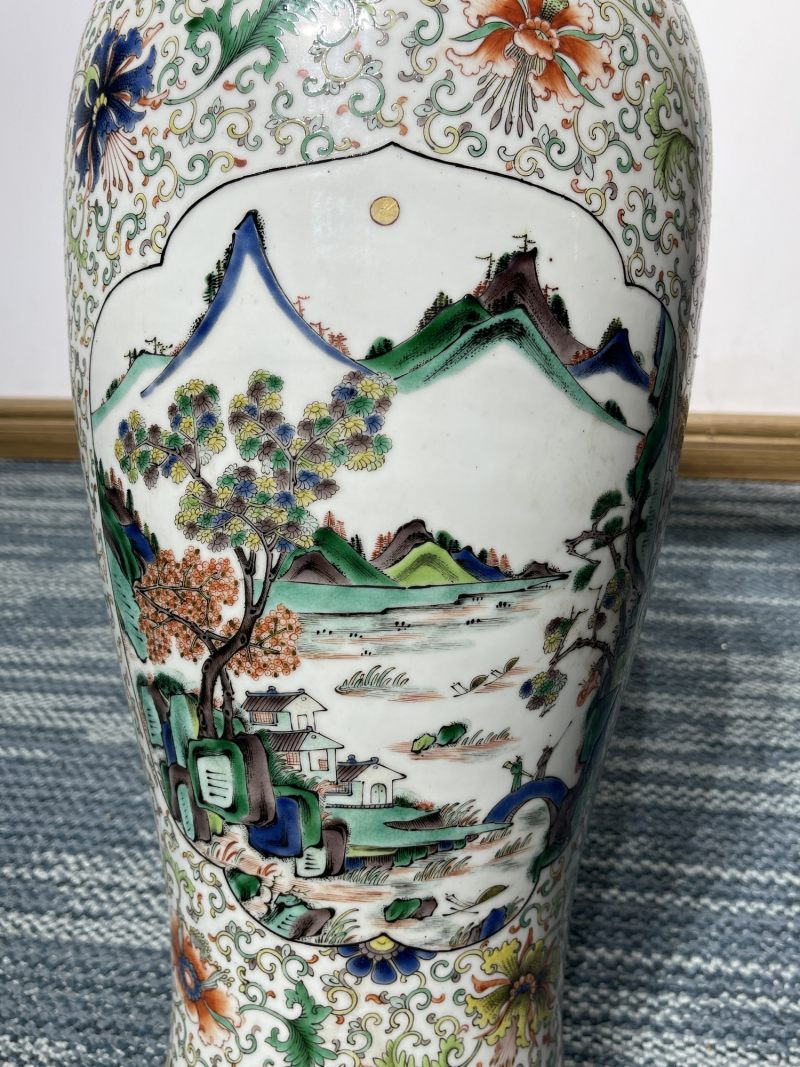 清晚期 五彩花卉开光山水纹大观音瓶 - 图8