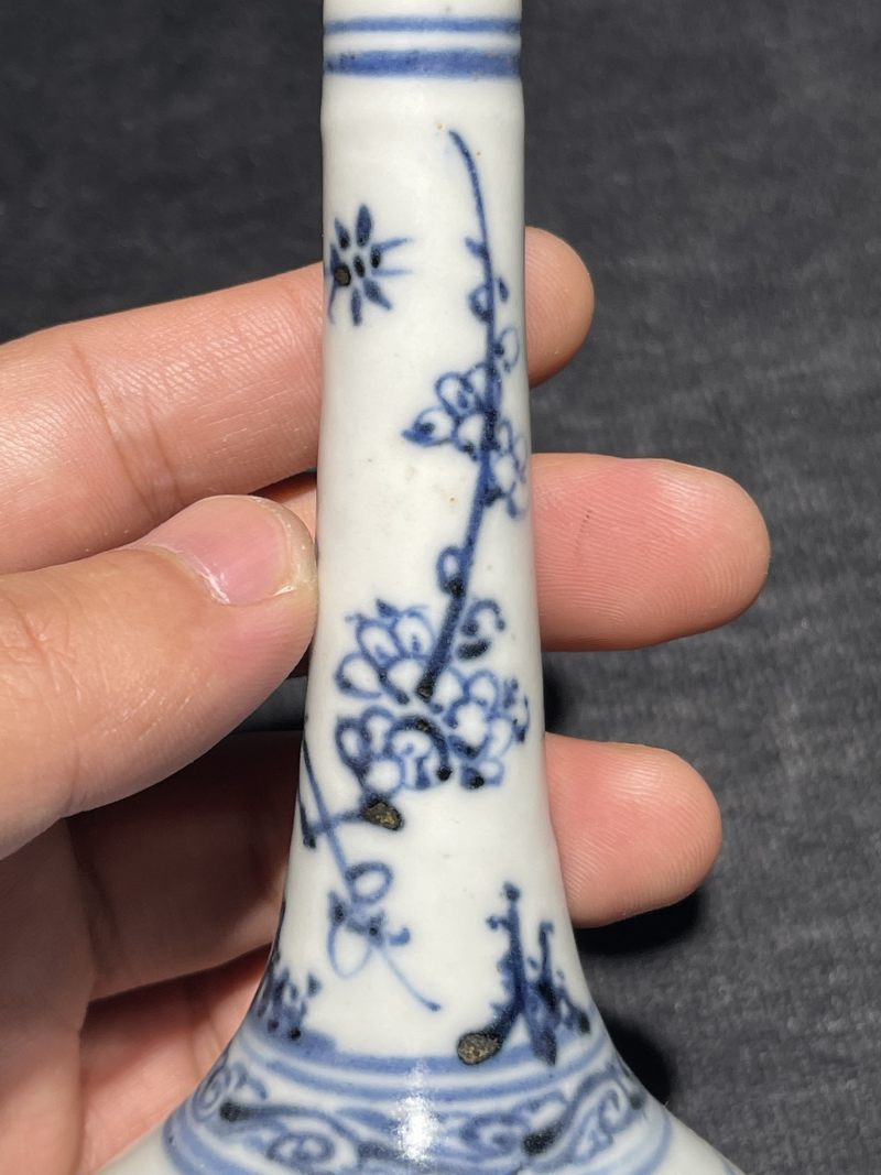 明成化 青花狮子纹长颈瓶 - 图10