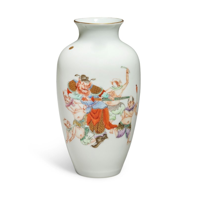 民國 粉彩描金鍾馗紋瓶 | A FAMILLE ROSE AND GILT-DECORATED 'ZHONG KUI' VASE - 图1