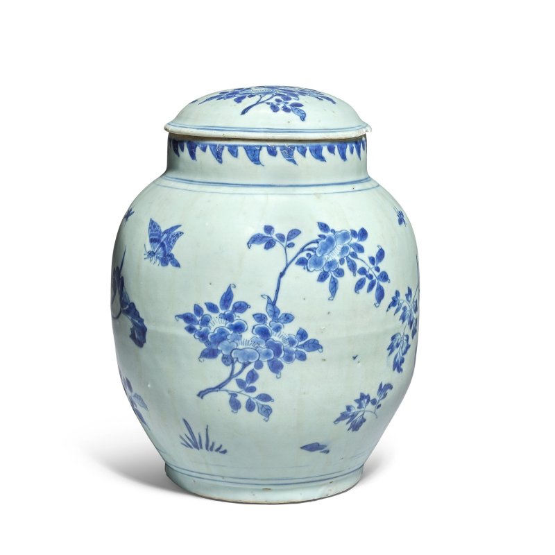 清順治 青花花卉罐 | A BLUE AND WHITE FLORAL JAR AND COVER - 图2