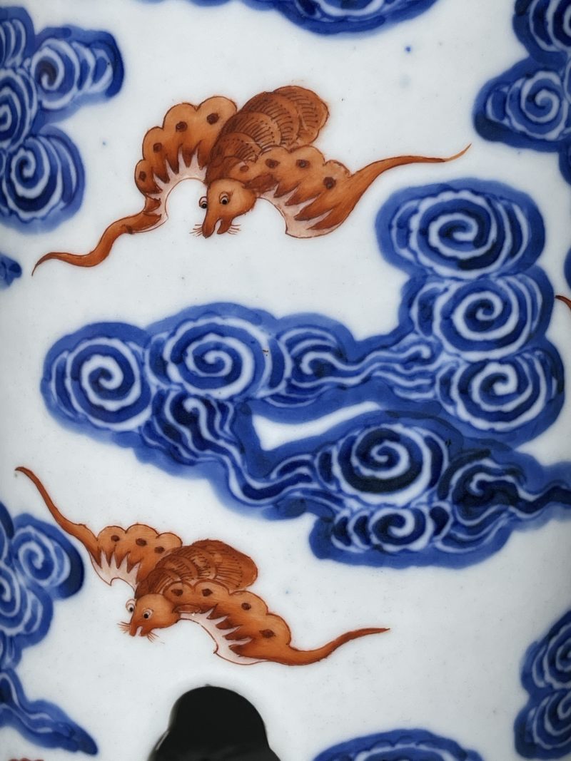 清宣统 青花矾红洪福齐天纹镂空帽筒一对 - 图5