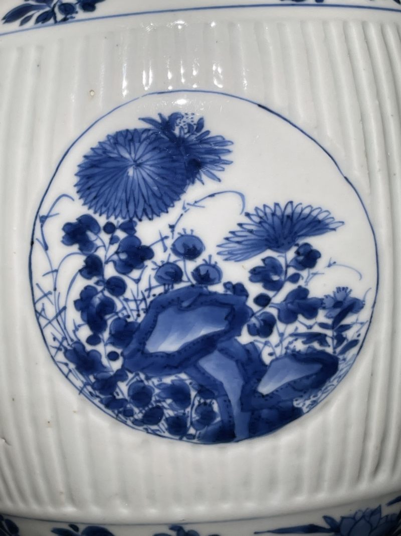 清康熙 青花花卉纹瓜棱罐 - 图6