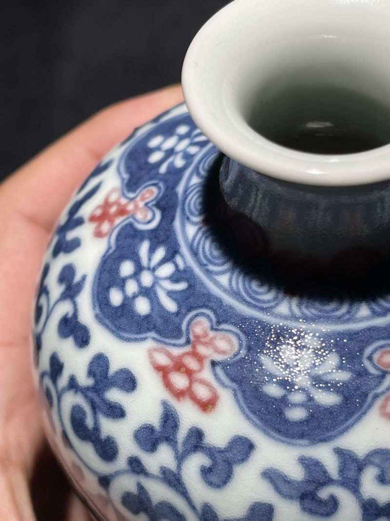 清晚期 青花釉里红缠枝花卉纹梅瓶 - 图8