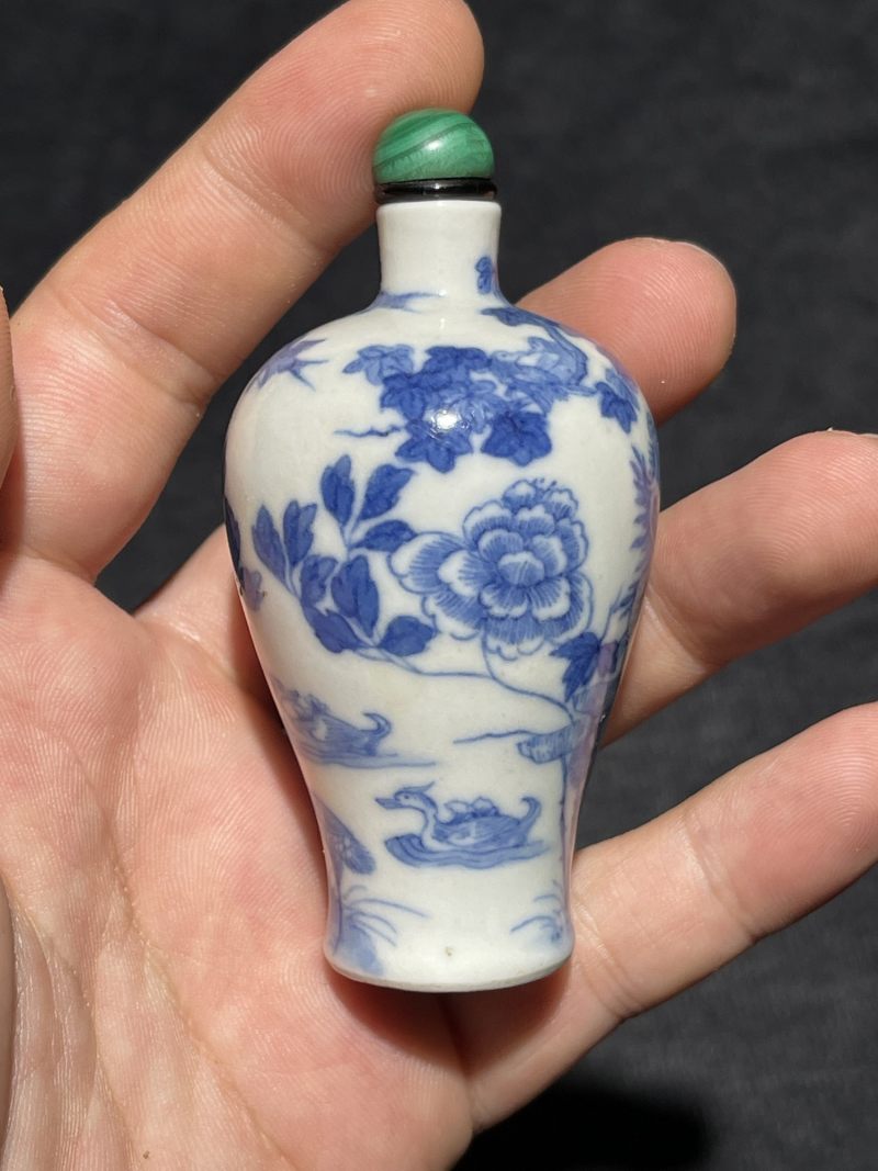 清乾隆 青花五伦图鼻烟壶 - 图3