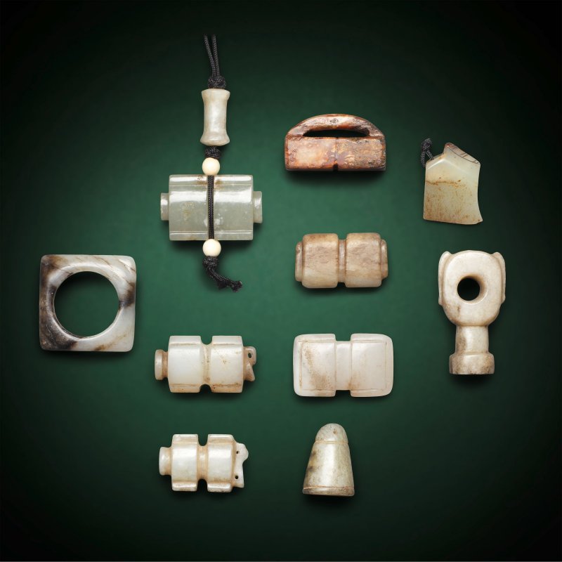 漢至明 玉雕把件及飾一組十件 | A GROUP OF TEN JADE CARVINGS AND FITTINGS - 图1