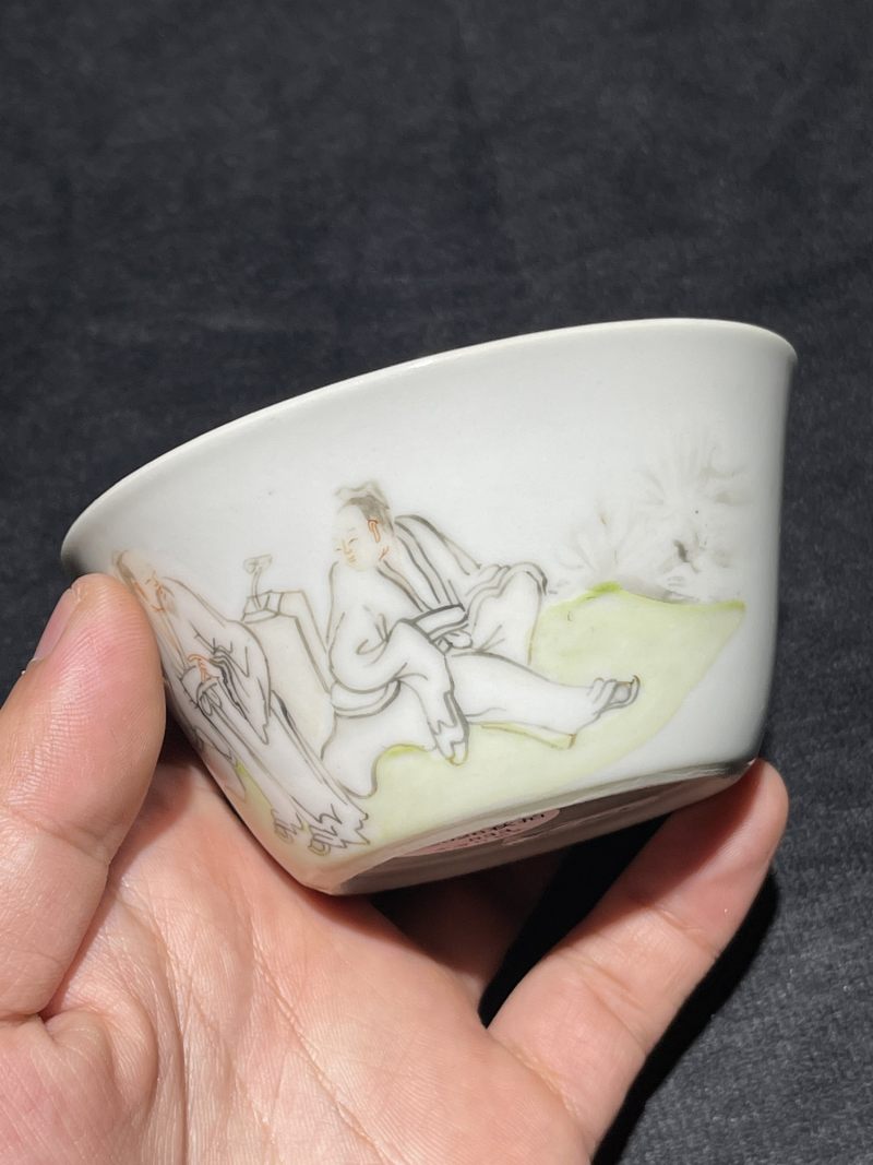 清雍正 粉彩高士图马蹄杯 - 图3