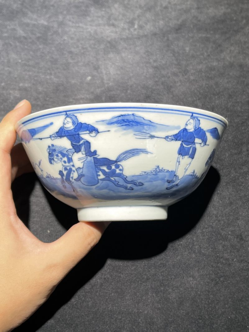 清光绪 青花刀马人纹一对 - 图2