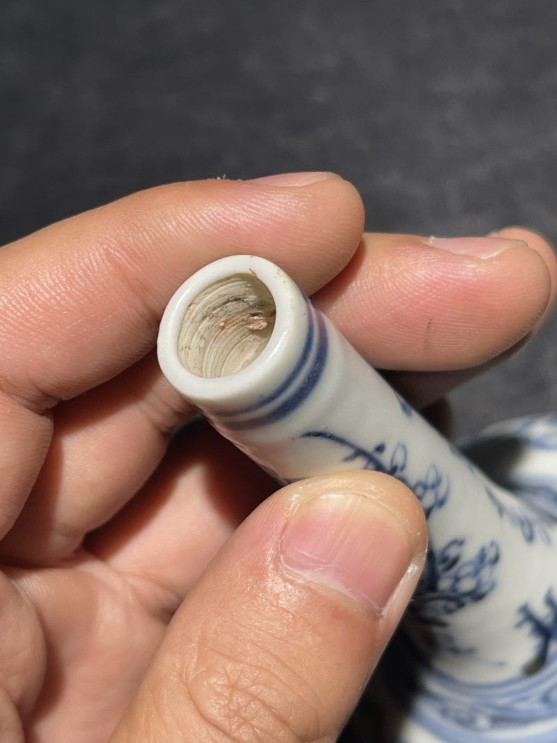 明成化 青花狮子纹长颈瓶 - 图11