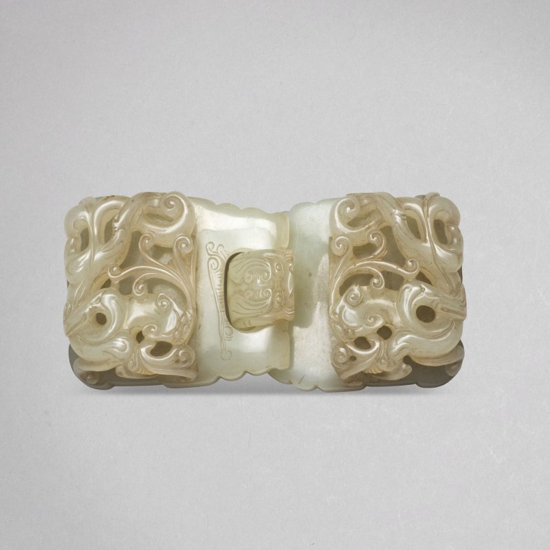 十八世紀 白玉螭龍紋玉帶扣 | A CARVED WHITE JADE 'CHILONG' TWO-PART BELT BUCKLE - 图1