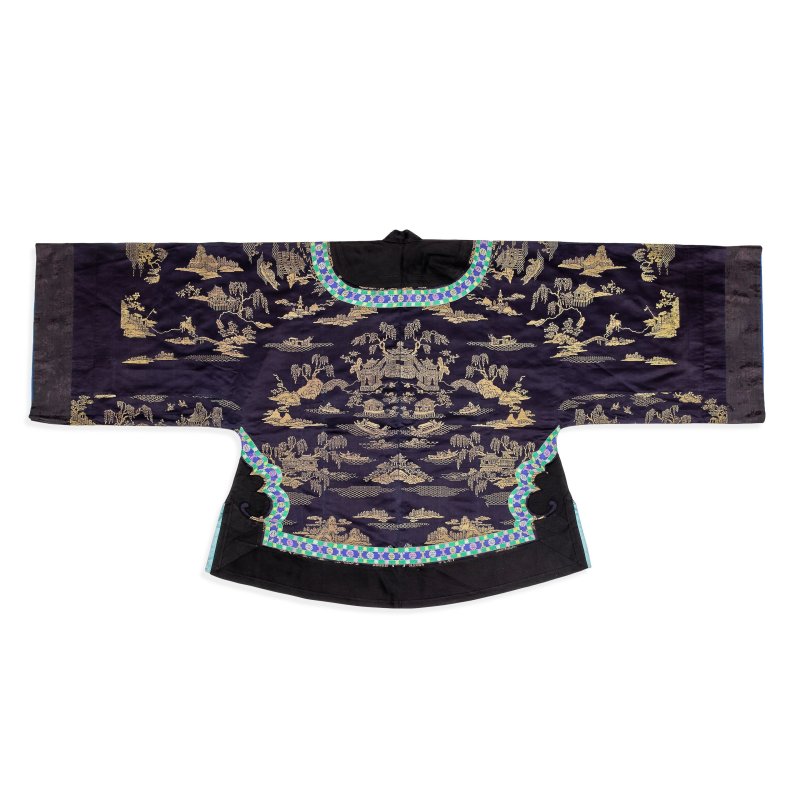 清晚期/民國 紫地金綫緞綉外套 | A PURPLE-GROUND GOLD-THREAD EMBROIDERED LADY'S INFORMAL OVERCOAT, WAITAO - 图2