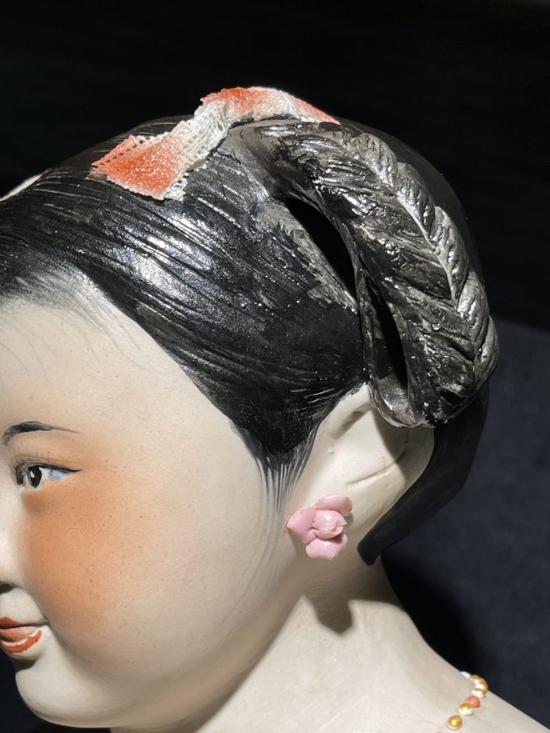 解放后 雕塑瓷厂曾山东作少女雕塑 - 图10