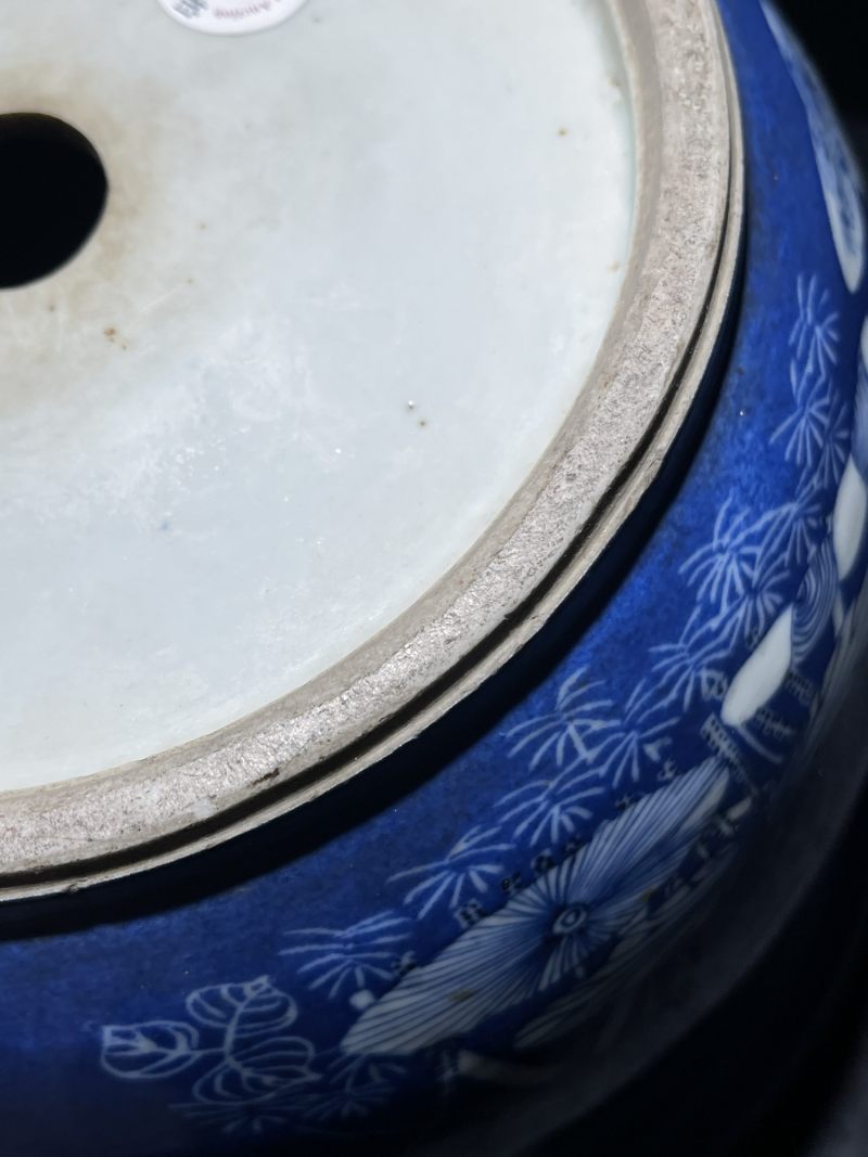 清晚期 洒蓝留白荷塘月色纹花盆 - 图12