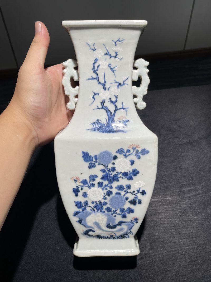 清乾隆 唐英风格釉里三彩花卉纹双耳瓶 - 图4