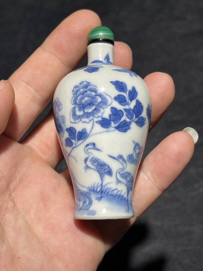 清乾隆 青花五伦图鼻烟壶 - 图4