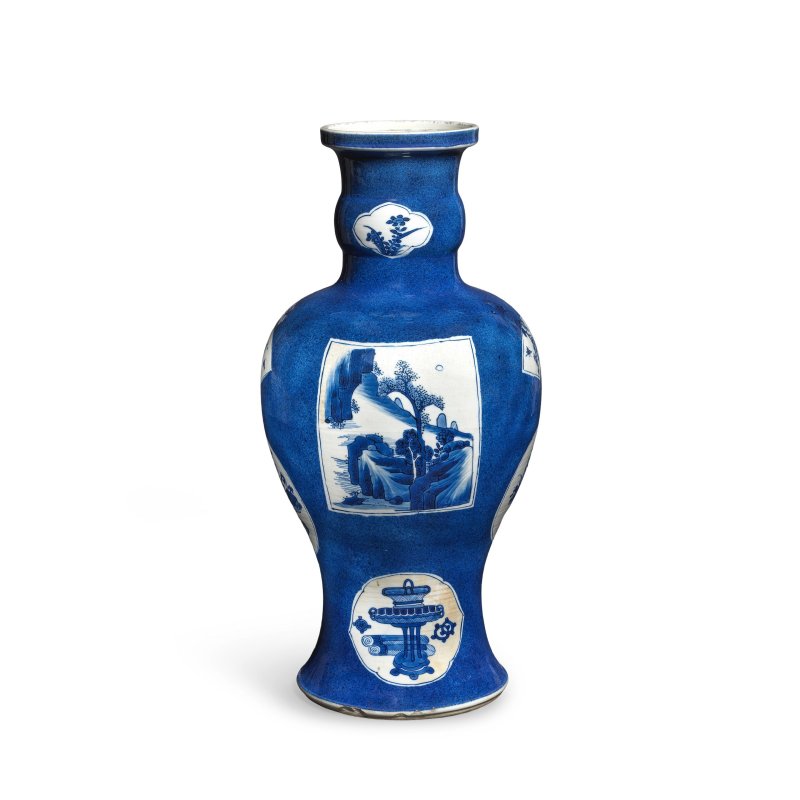 清康熙 青花灑藍地瓶 | A BLUE AND WHITE POWDER-BLUE GROUND VASE - 图2