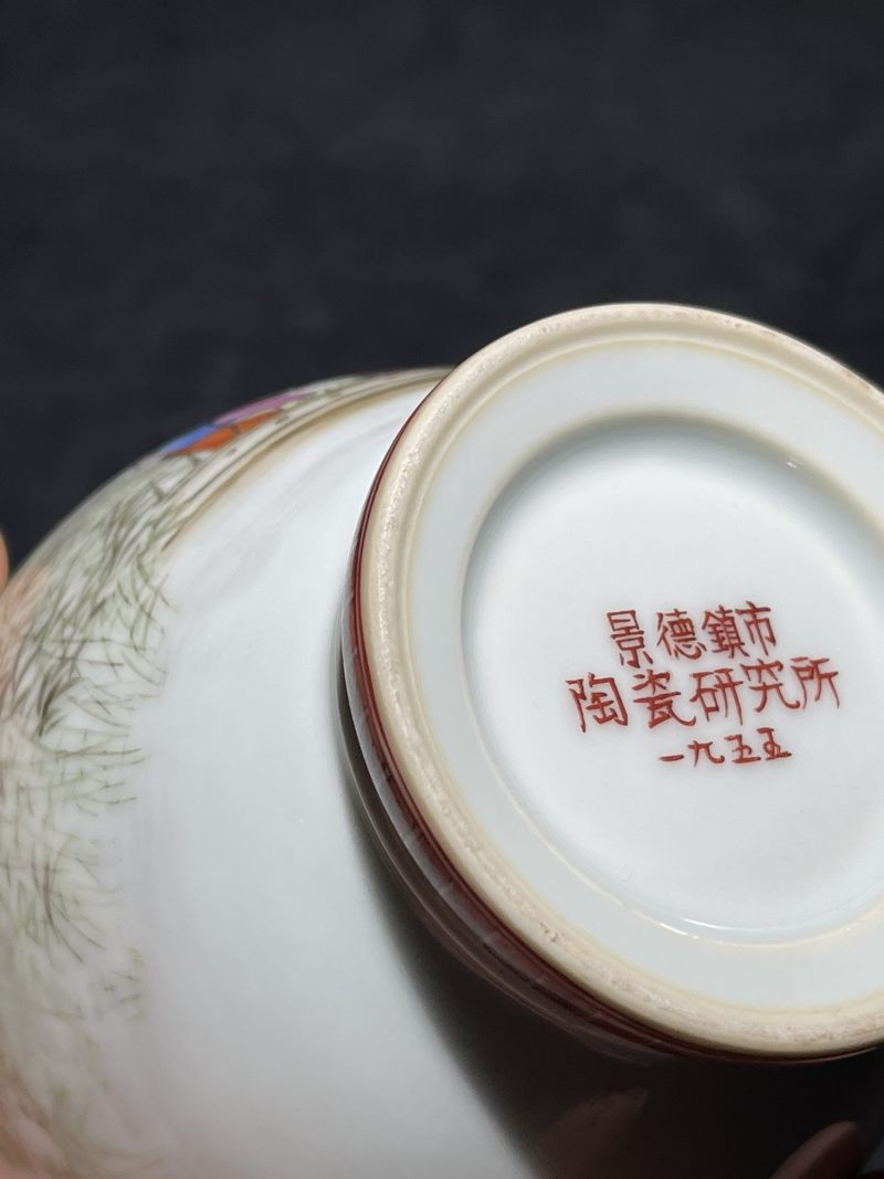 1955年 陶研所粉彩人物故事纹瓶 - 图8